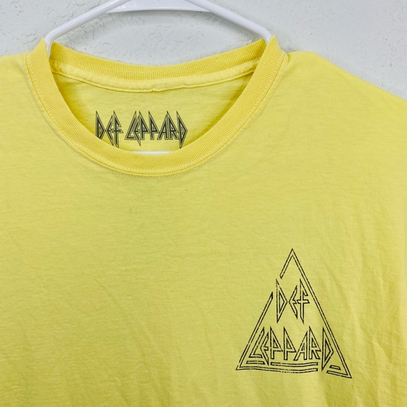 Def Leppard Graphic Band T-Shirt Yellow Triangle Logo Swimming Pool Dive… - Picture 3 of 9